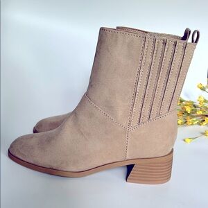 Universal Thread Ashley Faux Suede Low Block Heel Ankle Boots Taupe Tan